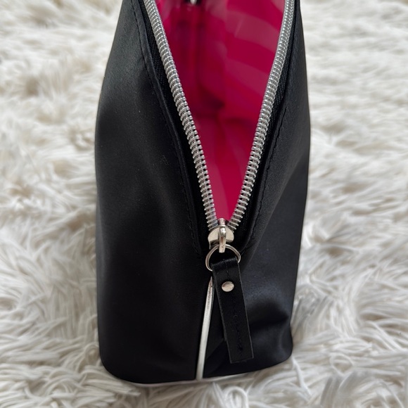 🎉HP🎉 Victoria's Secret Cosmetic Bag & Brush Set NWOT 💗 Black and Silver - Picture 15 of 15